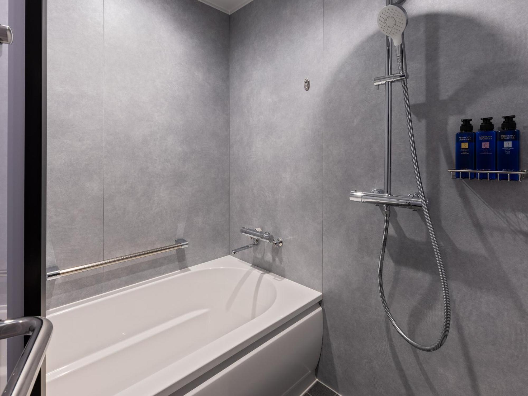 Mitsui Garden Hotel Yokohama Minatomirai Premier Exterior foto A shower bath